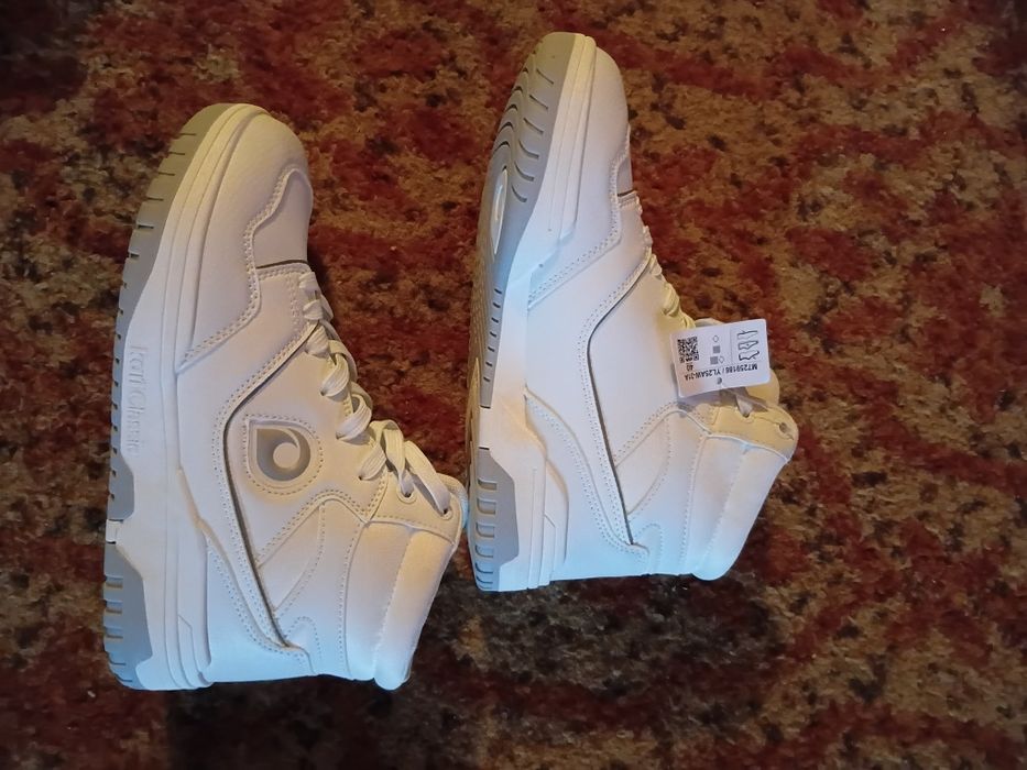 Продаются новые мужские кроссовки