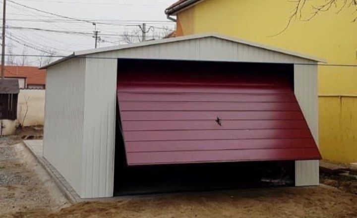 Garaje auto pe structura metalica învelite cu panouri Sandwich