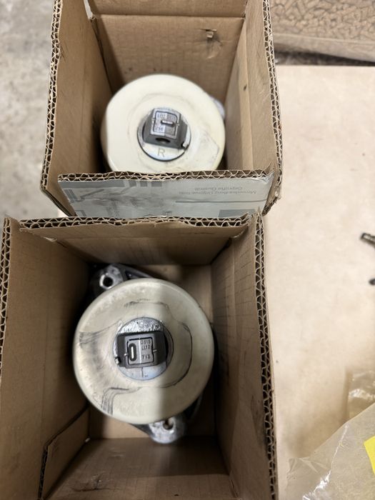 Тампон двигател mercedes w222  s560