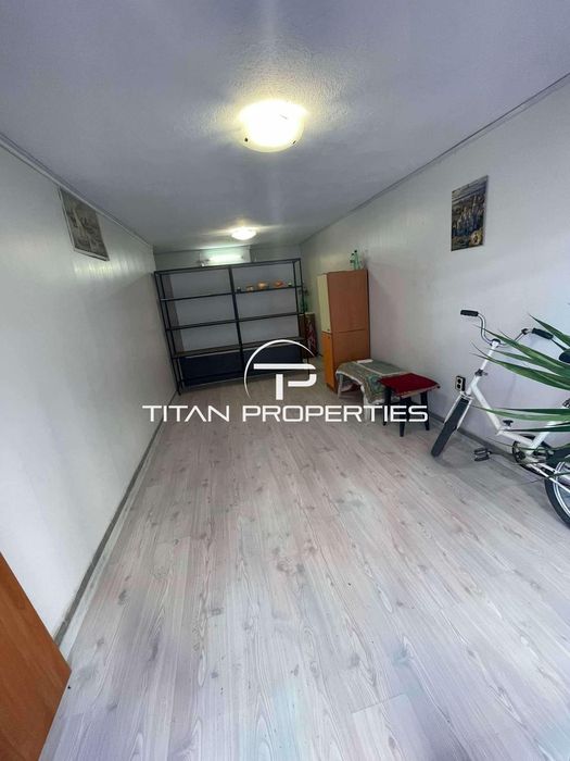 Дава се под наем Магазин в Варна, Автогара - 25 кв.м за 190 € - Снимка #2