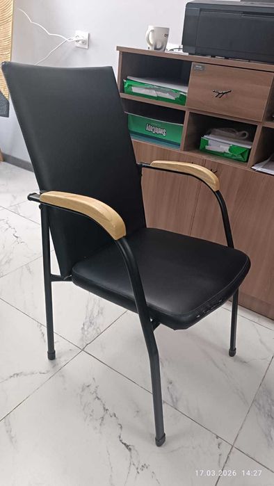 Продаю офисный стул