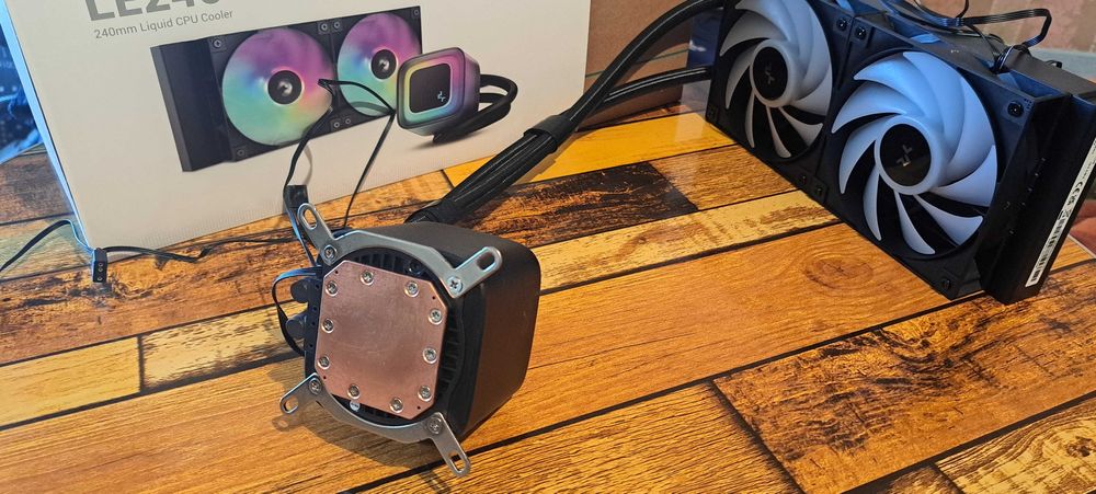 Водно охлаждане за процесор DeepCool LE240 V2