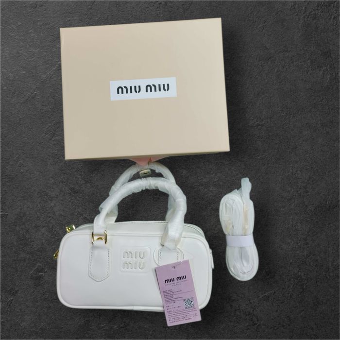 Geanta Miu Miu de piele alba