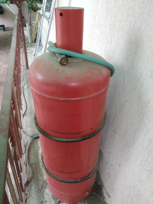 Vând butelie dublă, rusească.