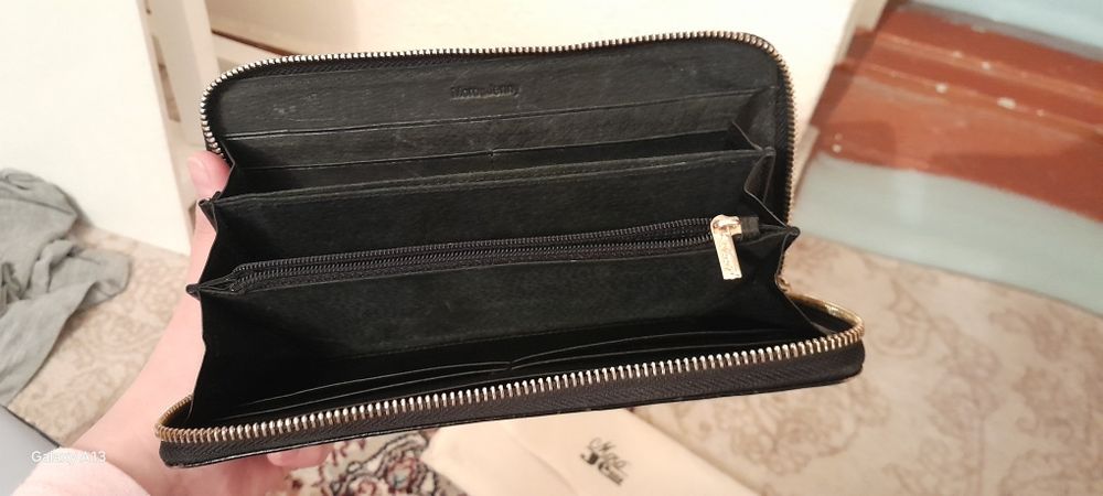 Кошелёк yaxwi firmaniki sal eskiroq tutilgan yaxwi holatda