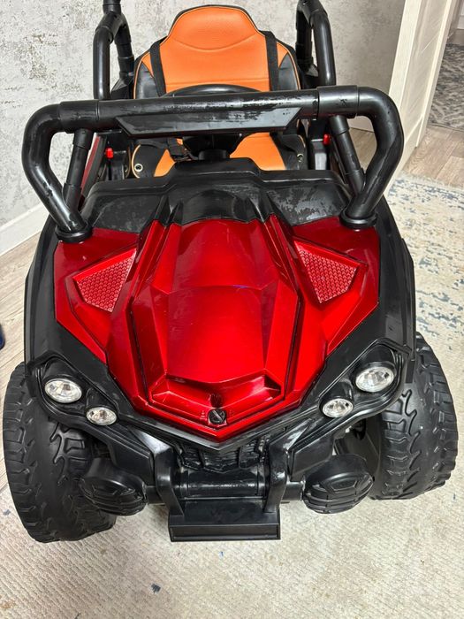 Машинка детская ,в отличном состоянии