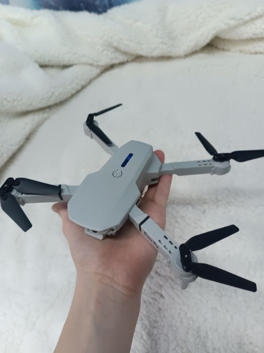 Продам квадрокоптер E88 PRO