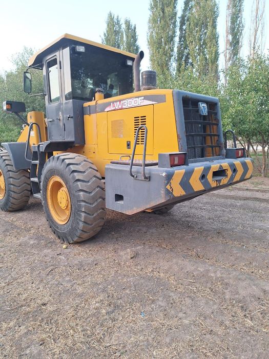 Погрузчик LW300F