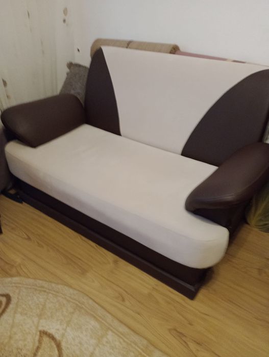 Canapea extensibila cu lada de depozitare pentru toate obiectele