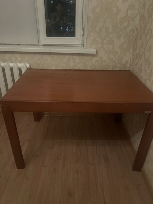 Стол и диван продоется