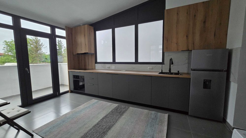 Închiriez apartament nou cu 3 camere