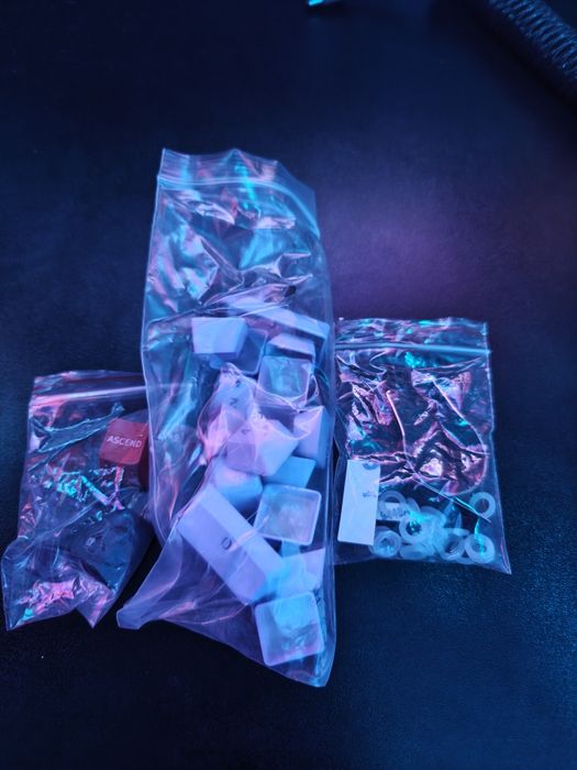 Custom Механична Клавиатура Glorious GMMK