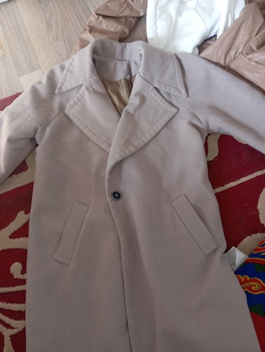 продам куртки и пальто