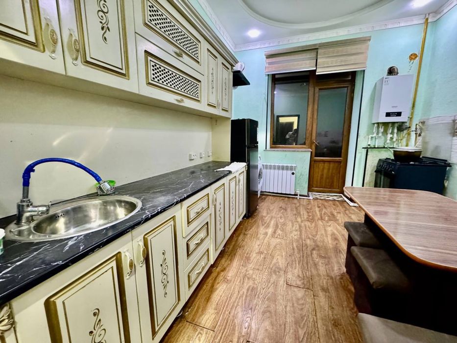 Vokzal UzGazoil qizil dom 350$