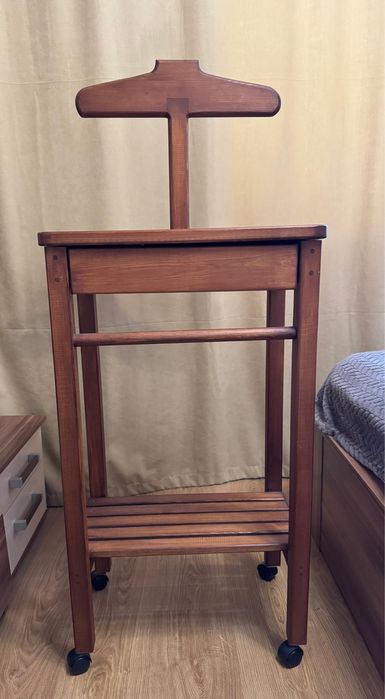 Продам ковры и подставку для вещей