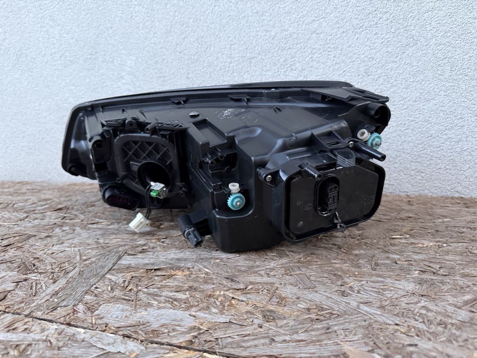 Far dreapta VW Touareg 7P 2010-2014 Xenon adaptiv + LED Original Europ