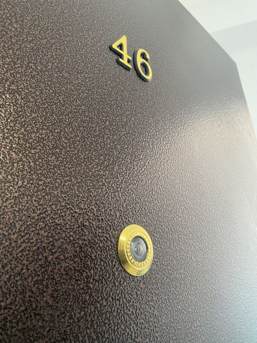 Наружная дверь продается