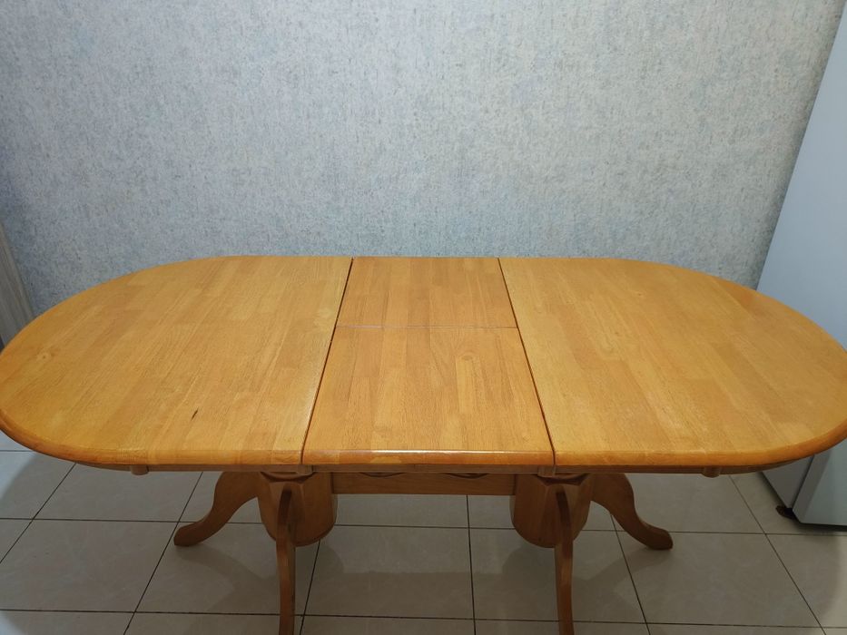 Продам обеденный стол