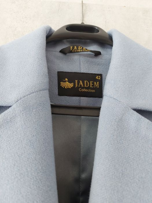 Продам пальто голубого цвета