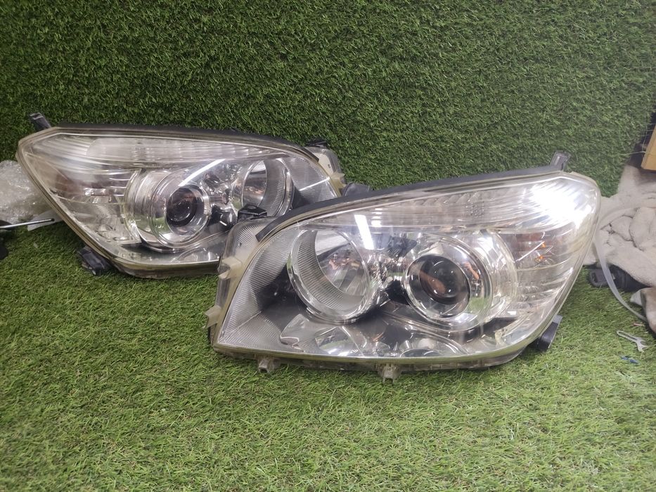 Фары Toyota RAV4