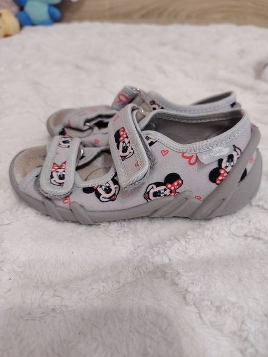 Маратонки и сандали 26размер