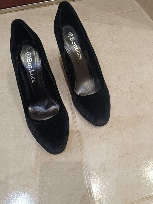 Елегантни дамски обувки