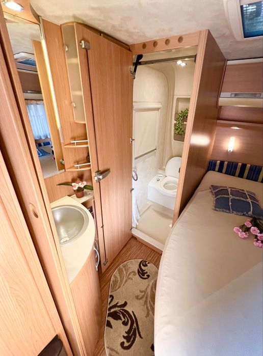 Rulota Adria fabricație 2009, foarte frumoasă și dotată