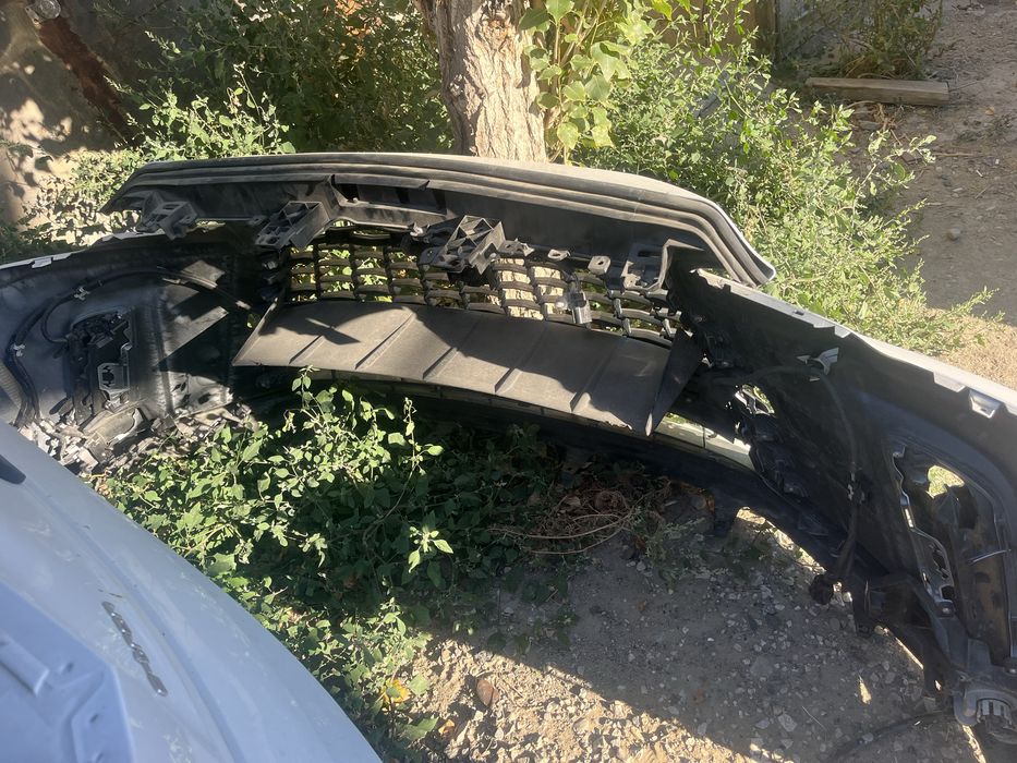 Продам передний бампер на Lexus RX350