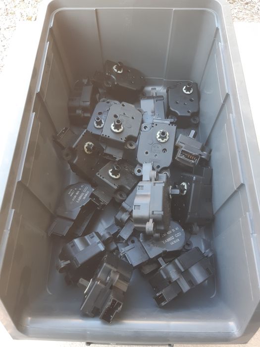 Моторче клапи Мерцедес w211