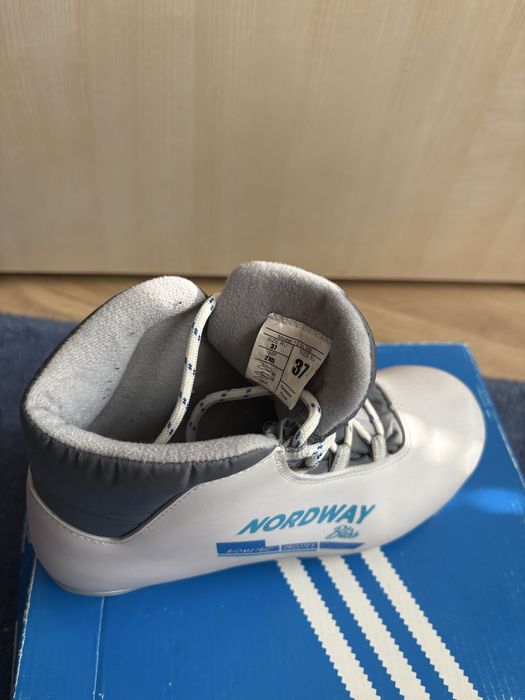 Продам лыжи в наборе