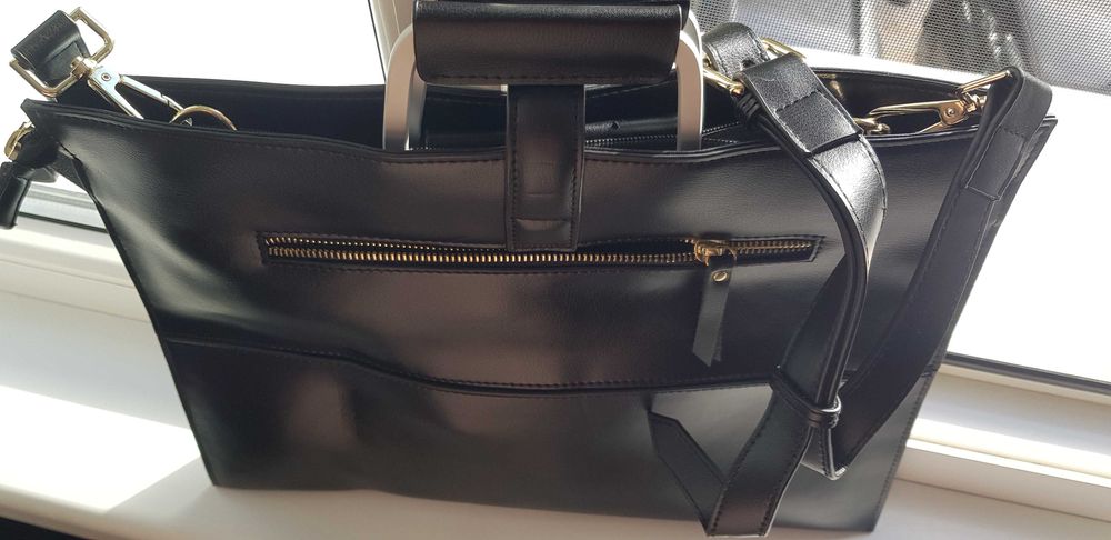 Продавам чанта от естествена кожа за лаптоп 13"