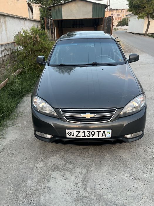 Avtomobil chevrolet lacetti