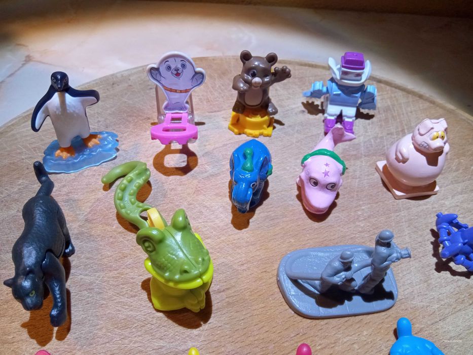 Lot jucării Kinder oua surprize (16  bucăți)