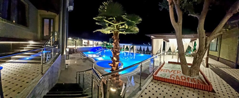 Ривер Гарден с видом на горы на 40 человек