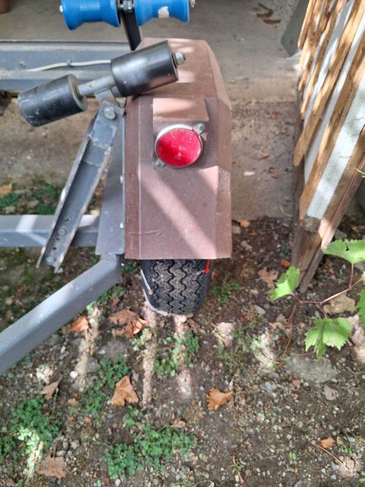 Регистриран колесар за лодка