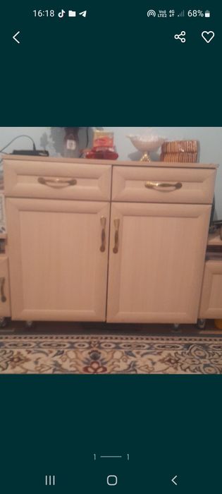 Комод тартпасымен.