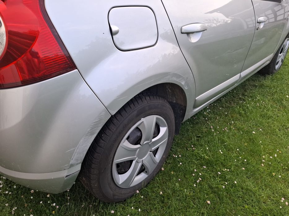 Dacia Sandero 1.2 benzina, an fabricație 2011 (achiziționată în 2013)

• 53.500 km
• 75 CP
• Transmisie manuală
• Aer condiționat
• Stare tehnică foar