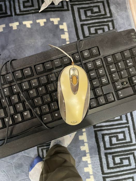 Продавам компютер DELUX