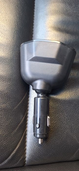 Încărcător de telefon auto