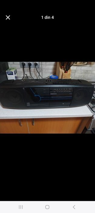 Vând radiocasetofon cu CD Grundig