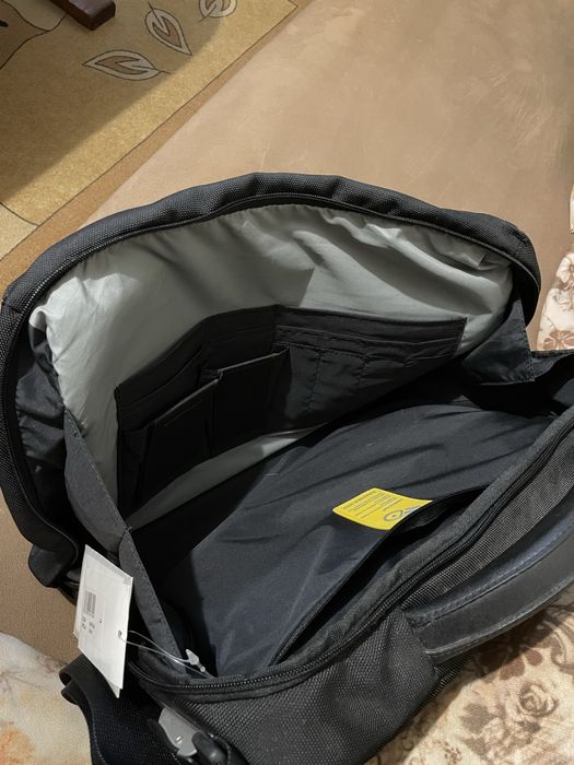 Чисто нова чанта за лаптоп