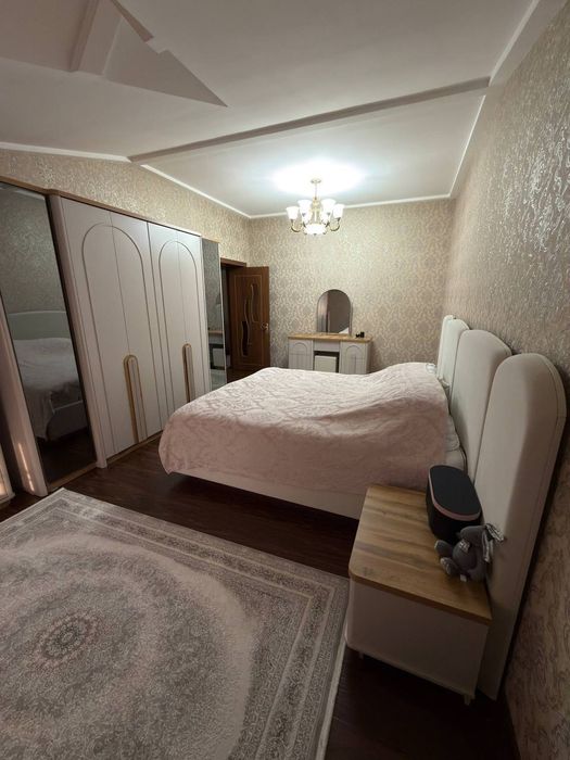 Продается ЕвроДом 8 комнат, ориентир: Катта Олтинтепа, 280м²