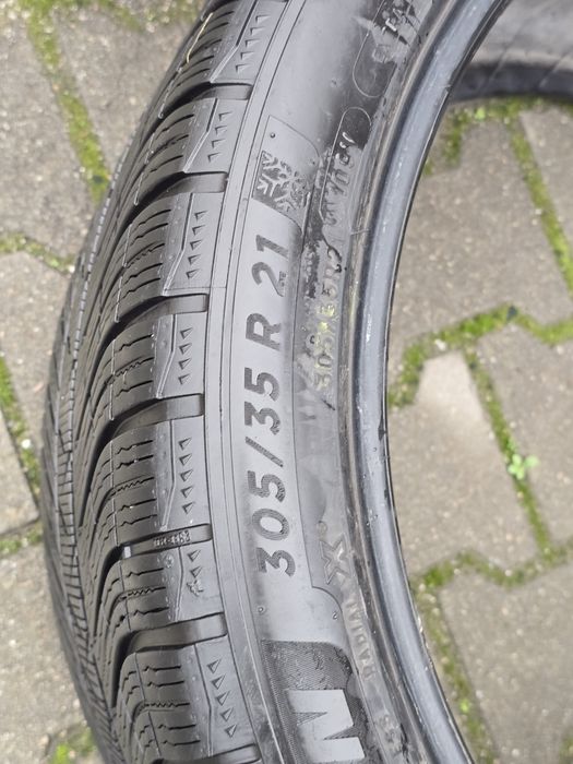 305 35 21 Michelin