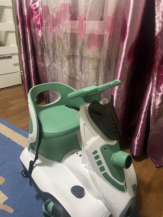 Продам детскую машинку