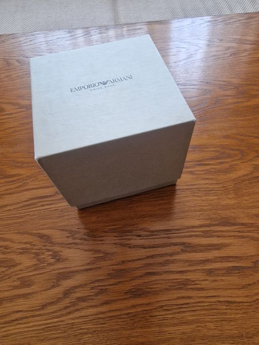 Vând ceas armani nou