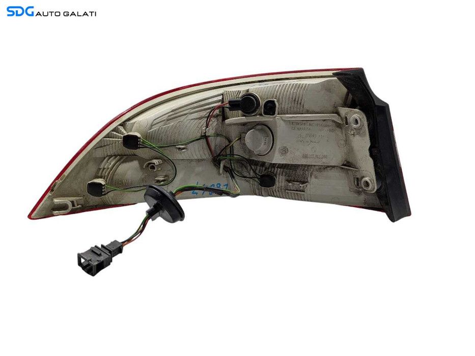 Stop Lampa Tripla Dreapta de pe Aripa Caroserie Skoda Superb 2 Hatchback Berlina Sedan 2008 - 2013 Cod 270502AH4 ZSB3T5945096 [L6847]