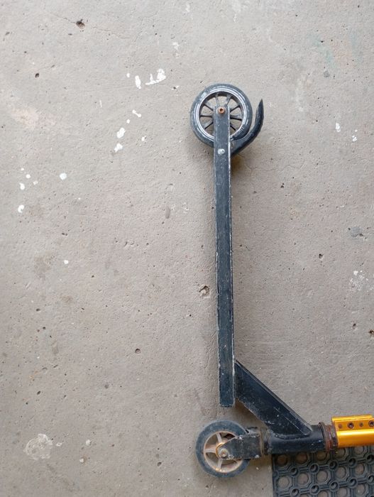 Продаю самокат два колеса