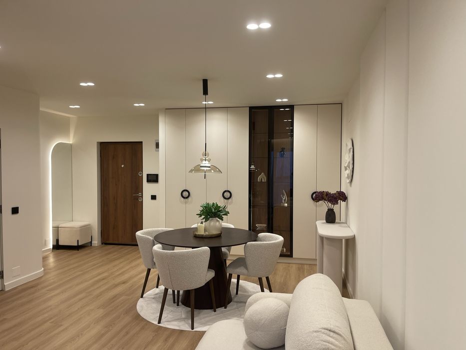 Proprietar. Vand apartament, finisat si mobilat, doua camere. Floresti