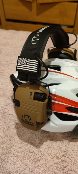 Белсенді құлаққаптар/активные наушники.