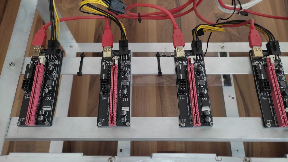 Алуминиево шаси за майнинг риг крипто или AI за 6 карти с райзери